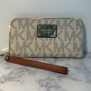 Michael Kors Wallet Wristlet